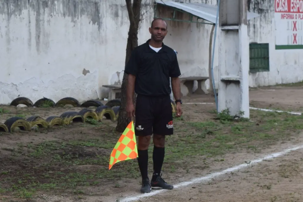 Jogos do Interbairros desafiam estreia da Copa do Mundo e lotam