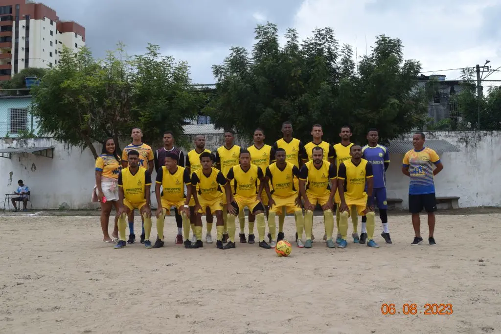 Jogos do Interbairros desafiam estreia da Copa do Mundo e lotam